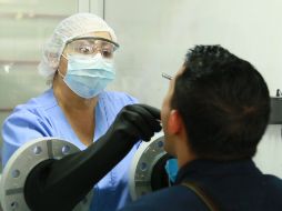 Un policía de 21 años burló los filtros de ingreso al disfrazarse de médico para ver a su papá. ARCHIVO.