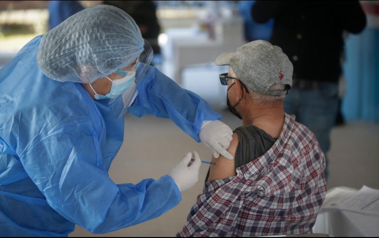 Se espera vacunar un promedio de 250 adultos mayores por día en las 29 unidades en las cuales se aplica la vacuna. EL INFORMADOR / F. Atilano