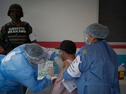 El pasado lunes inició el Plan de Vacunación contra COVID-19 para los adultos mayores de 60 años en todo el país. EL INFORMADOR / ARCHIVO