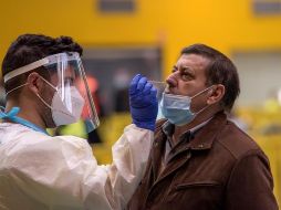 La variante británica de COVID-19 sigue siendo la más extendida en España. EFE/ARCHIVO