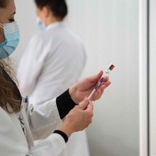 COVID-19: Llega a Jalisco segunda dosis para vacunar a médicos