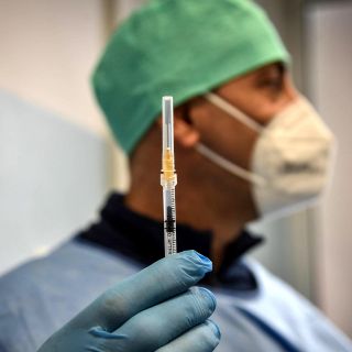 La cepa sudafricana de COVID-19 no es más mortal que otras, concluye la OMS