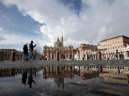 El Vaticano inició en enero una campaña de vacunación gratuita para todos sus empleados. El Papa Francisco y el Papa emérito Benedicto XVI ya fueron vacunados. AP / ARCHIVO