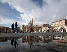 El Vaticano inició en enero una campaña de vacunación gratuita para todos sus empleados. El Papa Francisco y el Papa emérito Benedicto XVI ya fueron vacunados. AP / ARCHIVO