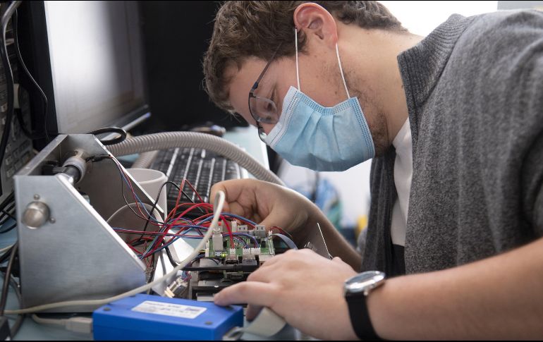 La fabricación de equipo de computación, comunicación, medición y de otros equipos, componentes y accesorios electrónicos, tuvo un aumento en su mano de obra de 3.6% a tasa anual. EFE/ARCHIVO