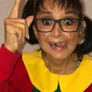 "La chilindrina" posa en bikini a los 70 años