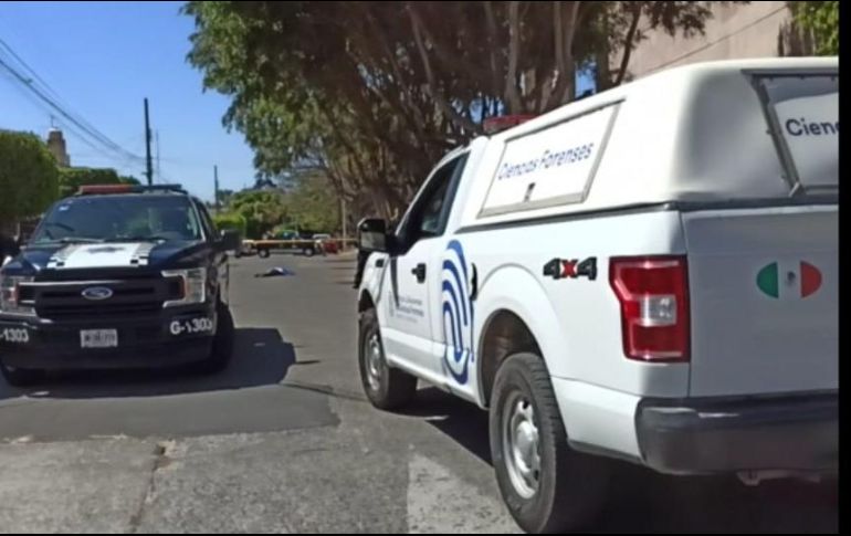 El hecho se registra en la calle Eclipse al cruce con La Cauda, donde acudieron elementos de la Policía de Guadalajara. ESPECIAL