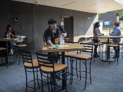 El Inegi calcula que las actividades relacionadas con los servicios retrocedieron 5.4% en enero. XINHUA/R. Flores