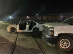 El imputado pudo ser detenido ya que su automotor se atoró con las vías del tren. ESPECIAL