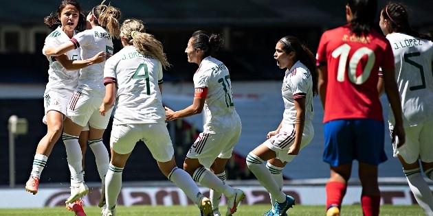 Magn&iacute;fico debut de M&oacute;nica Vergara al frente del Tri Femenil