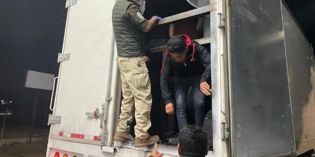 Autoridades aseguran a 235 migrantes en Oaxaca y Veracruz