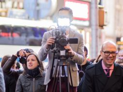 El asalto a un reportero fue captado por un camarógrafo a las afueras del Estadio Monumental Isidro Romero. PEXELS/ESPECIAL.