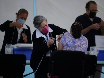 Informan que hasta este sábado ya se había logrado aplicar la vacuna antiCOVID al 99.7% del personal de salud. EL INFORMADOR/F. Atilano