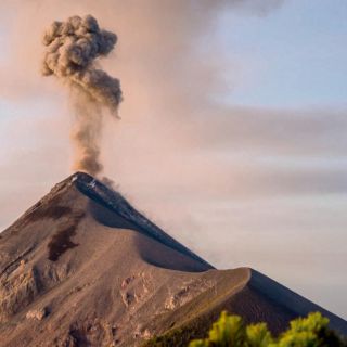 Tres volcanes en Guatemala aumentan actividad eruptiva