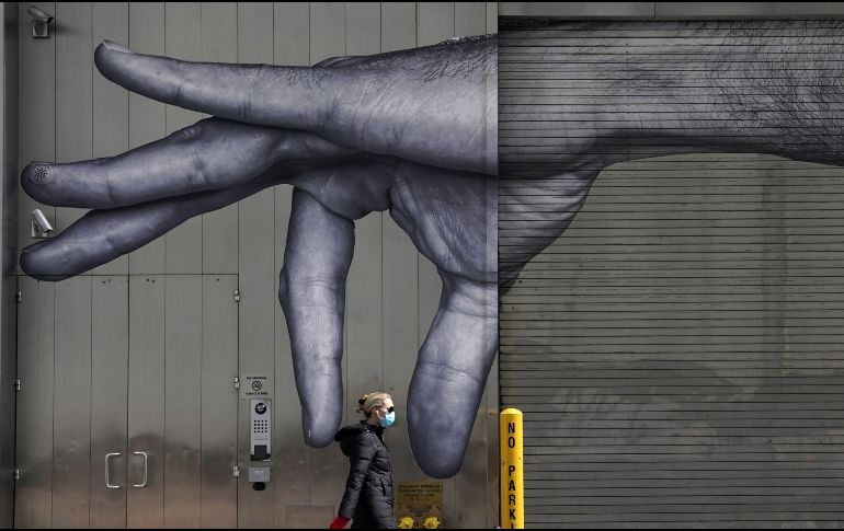 Aunque los nuevos casos están bajando en la gran mayoría en EU, autoridades aseguran que las cifras de contagio siguen siendo muy altas y recomiendan no bajar la guardia. AFP / ARCHIVO