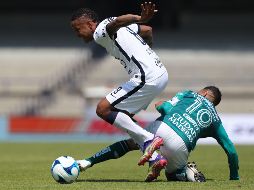 Pumas extendió su crisis, con tres derrotas consecutivas y cinco partidos sucesivos sin ganar. EFE / M. Guzmán