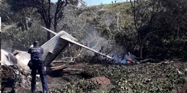 Avioneta de la Fuerza A&eacute;rea Mexicana se estrella en Veracruz; hay seis muertos