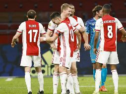 FIRME. El Ajax no cede la cima neerlandesa. AFP