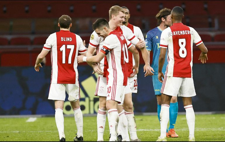 FIRME. El Ajax no cede la cima neerlandesa. AFP