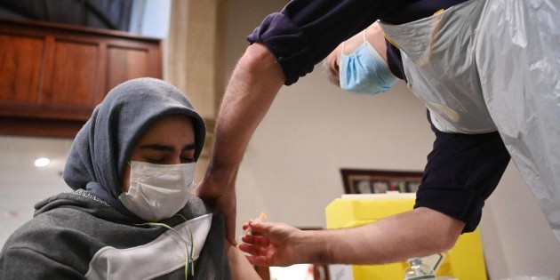 Inglaterra proyecta regreso casi a la normalidad a fines de junio