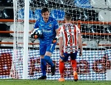 FIGURA. Raúl Gudiño atajó penal en los momentos finales del partido. IMAGO7