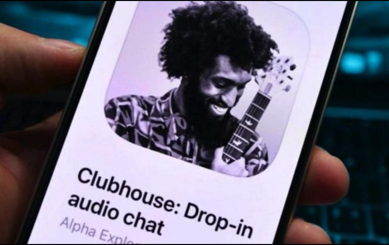 Clubhouse se destaca de otras apps por la falta de texto, imágenes y videos: la aplicación es solo de audio. BBC