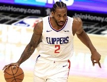 BRILLA. Kawhi Leonard anotó 32 puntos. AFP