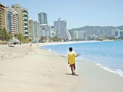 AMLO cree que a mediados de este año, destinos como Cancún, Los Cabos y Puerto Vallarta recibirán a miles de turistas. SUN / ARCHIVO