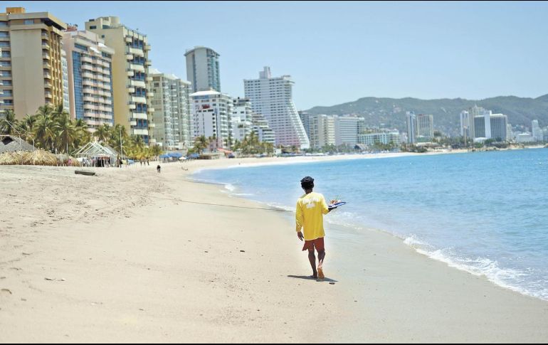 AMLO cree que a mediados de este año, destinos como Cancún, Los Cabos y Puerto Vallarta recibirán a miles de turistas. SUN / ARCHIVO