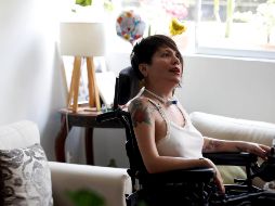 Ana Estrada, psicóloga de profesión, sufre desde los 12 años poliomistiosis incurable, que provoca una debilidad muscular progresiva, por lo que usa silla de ruedas desde los 20 años. EFE/ARCHIVO