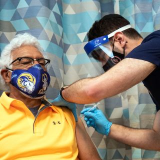 COVID-19: EU suma 50 millones de vacunas aplicadas en 37 días