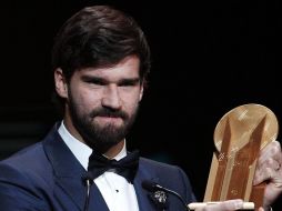 El Liverpool mandó un mensaje de apoyo a su portero, Alisson Becker, quien este miércoles perdió a su padre. EFE / ARCHIVO