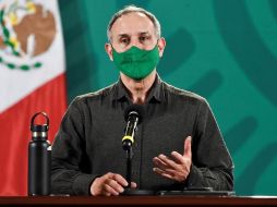 Aseguran que López-Gatell mantiene un buen estado de salud y se ha mantenido en contacto con su equipo de trabajo.. EFE/Presidencia de México