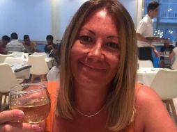 Clare Freer hace siete meses que sufre de parosmia y todo le sabe repugnante. En esta foto, cuando la comida y el vino aún le eran agradables. CLARE FREER