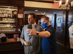 Fotogalería: muñecos de cera "rellenan" un restaurante en Nueva York