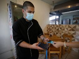 Microempresarios dicen que la puesta en marcha del programa “Consuma Local”, implementado por el Ayuntamiento de Guadalajara, los ha ayudado, en medio de la pandemia, a mantener sus negocios. EL INFORMADOR/F. Atilano