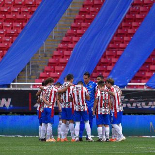 Chivas no la pasa bien contra Pumas