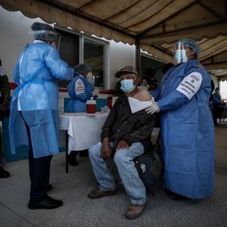 COVID-19: Vacuna a adultos mayores, sin importar residencia