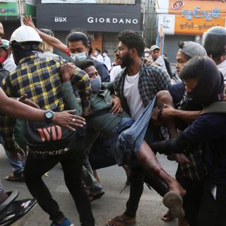 Al menos seis muertos por violenta represión manifestación en Birmania