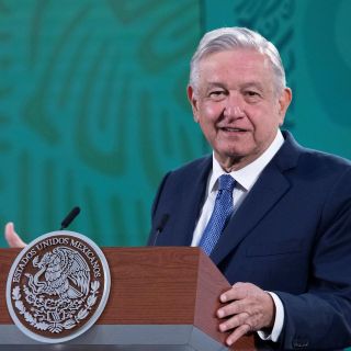 AMLO recibe insultos y gritos a bordo de un vuelo comercial