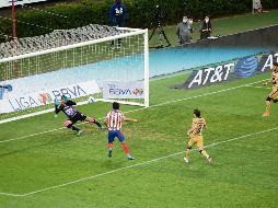 PASE A LA RED.  José Juan Macías marca el gol del empate rojiblanco tras recibir un centro preciso de Uriel Antuna. IMAGO7