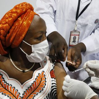 La OMS enviará 237 millones de vacunas a 142 países hasta mayo