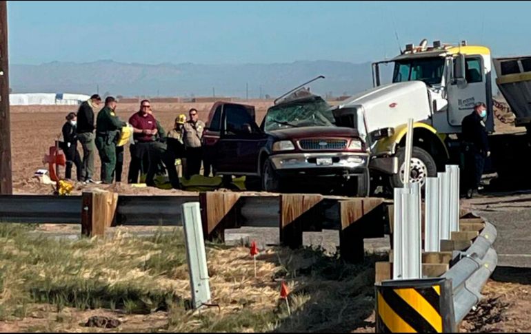 El pasado 2 de marzo un tráiler y una camioneta que transportaba a veinticinco personas se impactaron en el condado de Imperial, California. AP/ ARCHIVO
