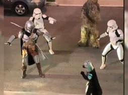 El momento en el que su hijo baila a lado de personajes como “The Mandalorian”, “Chewbacca” y miembros del “Imperio Galáctico” quedó grabado en TikTok. TIKTOK / @sofiaa_rg98
