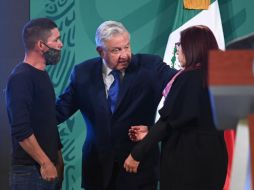 El joven (i) ingresó ayer a la mañanera del Presidente López Obrador. SUN/ARCHIVO