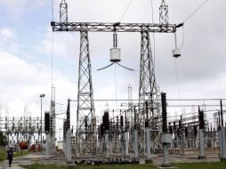 Riesgos como menores inversiones en el sector eléctrico y una eventual alza en precios de tarifas eléctricas están implícitos en la reforma, según BNP Paribas. CUARTOSCURO