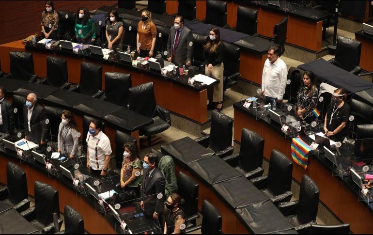 Durante la madrugada, los senadores aprobaron la reforma eléctrica propuesta por el Presidente. SUN / ARCHIVO