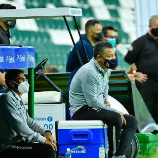 Nacho Ambriz está desesperado por la crisis en León