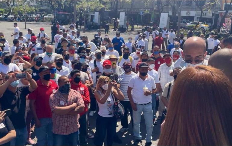 Policías y bomberos del Estado se manifestaron por segunda vez frente al Congreso de Jalisco. ESPECIAL