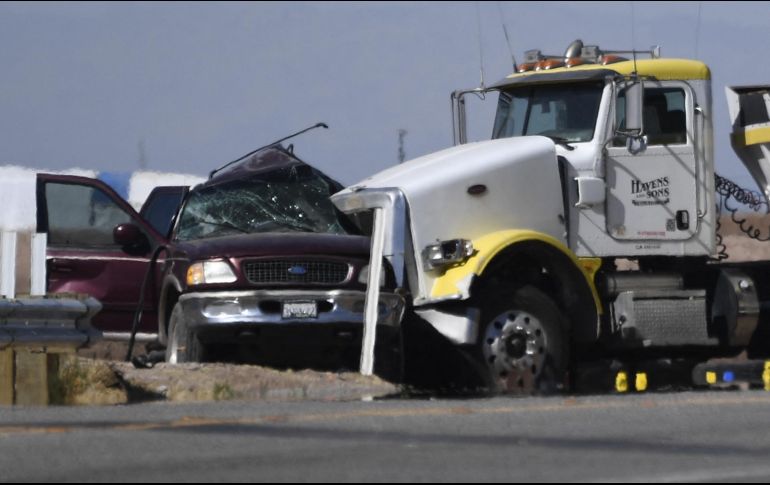 La camioneta SUV iba abarrotada con 25 personas y chocó contra un camión con remolque en Holtville, California. AFP/ARCHIVO